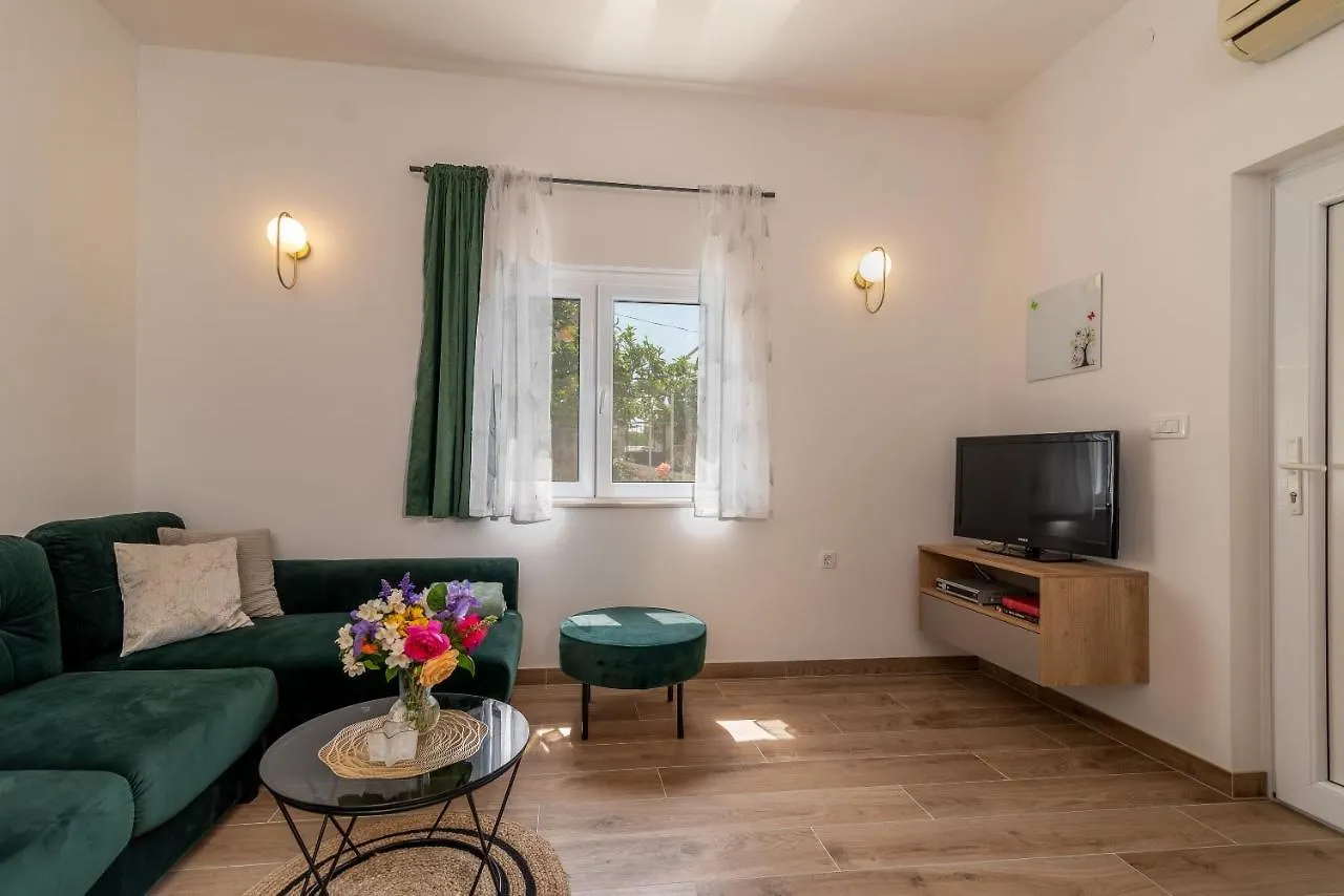 Apartments Fani Trogir