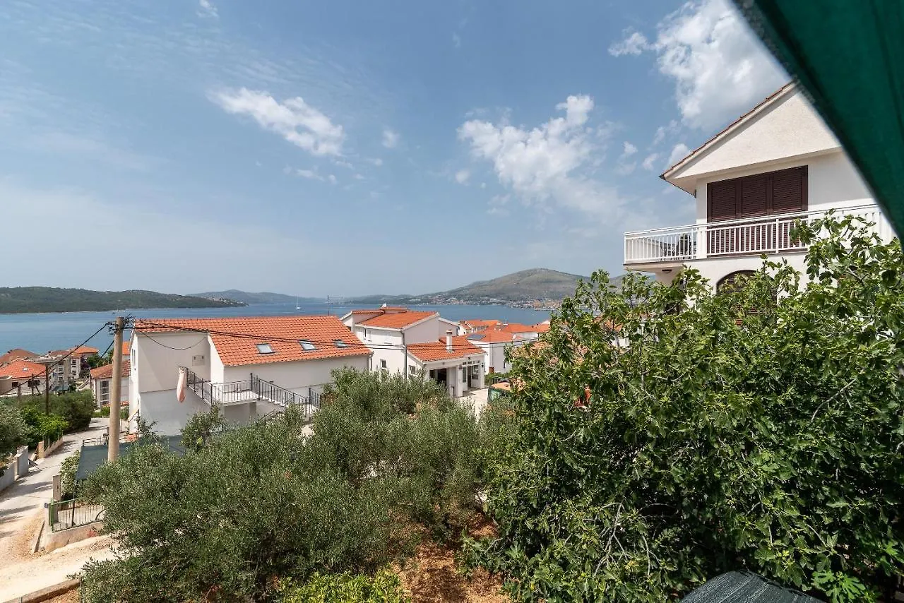 Apartments Fani Trogir 0*,
