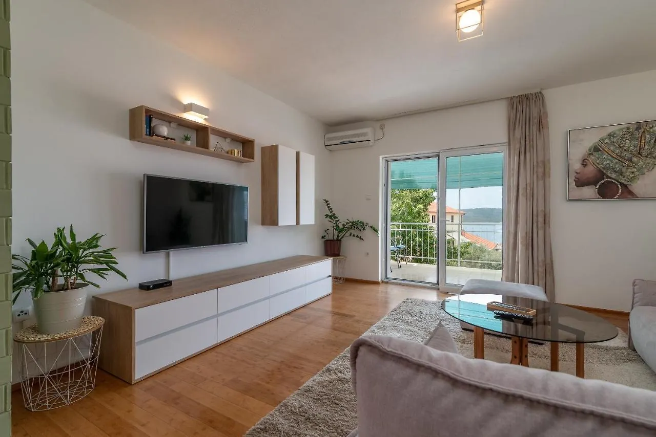 Apartments Fani Trogir