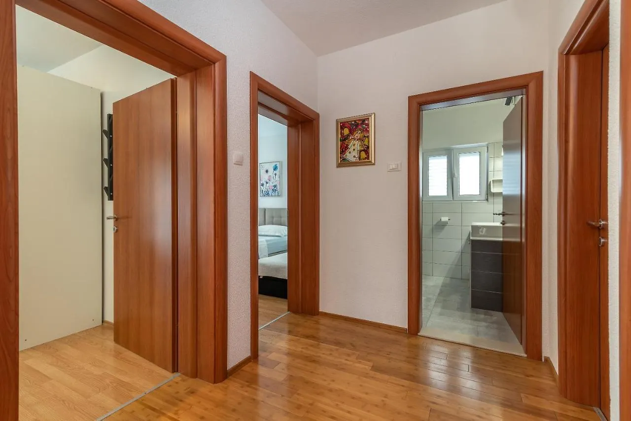 Apartments Fani Trogir