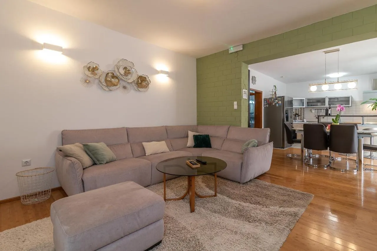 Apartments Fani Trogir 0*,