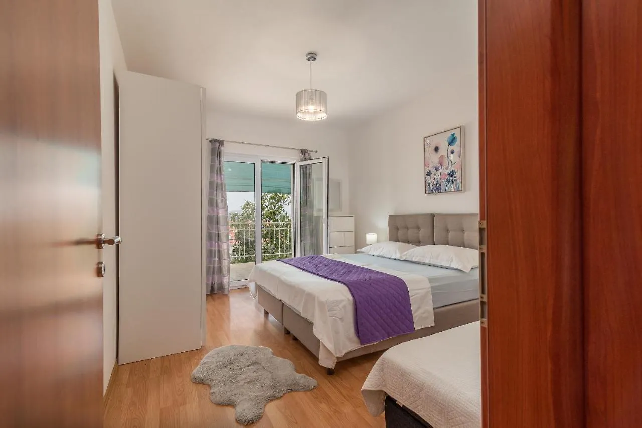 Apartments Fani Trogir 0*,