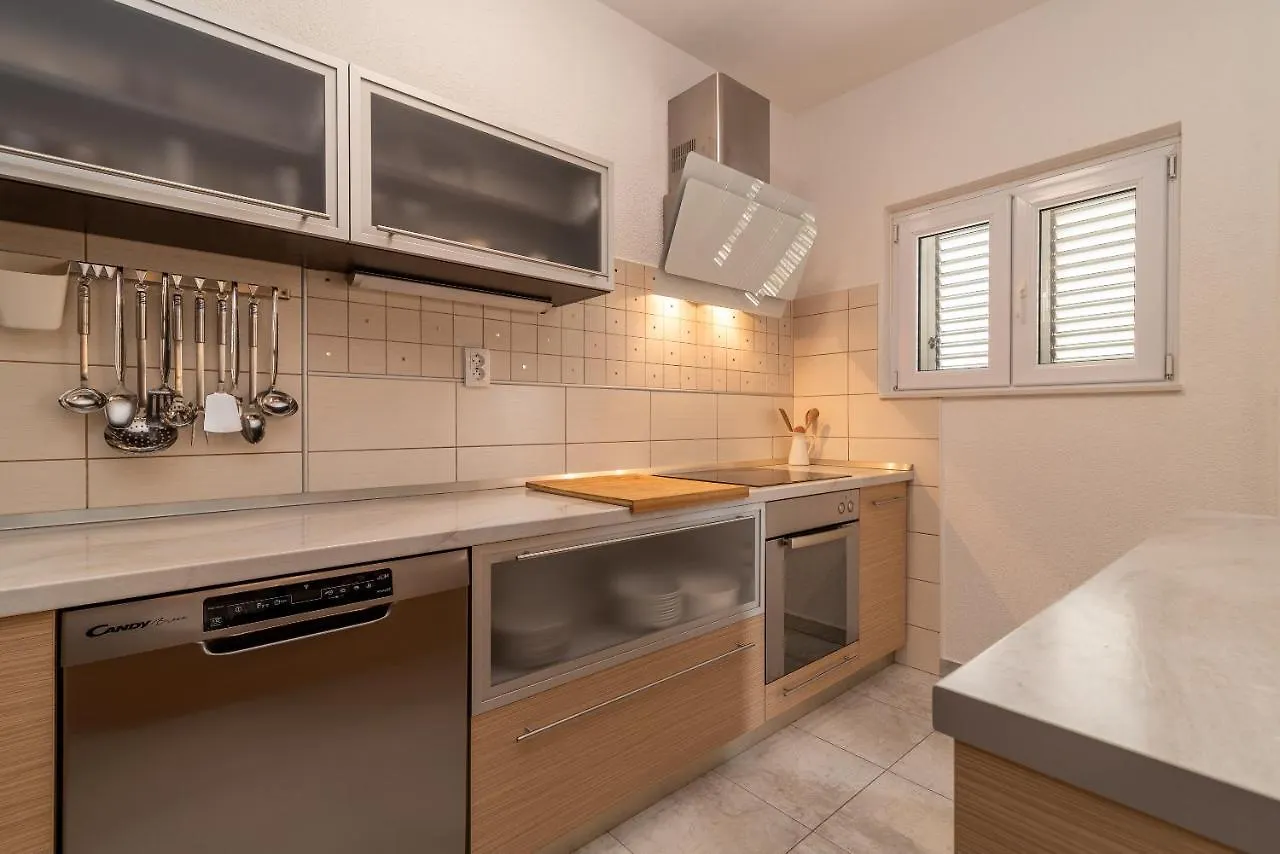Apartments Fani Trogir