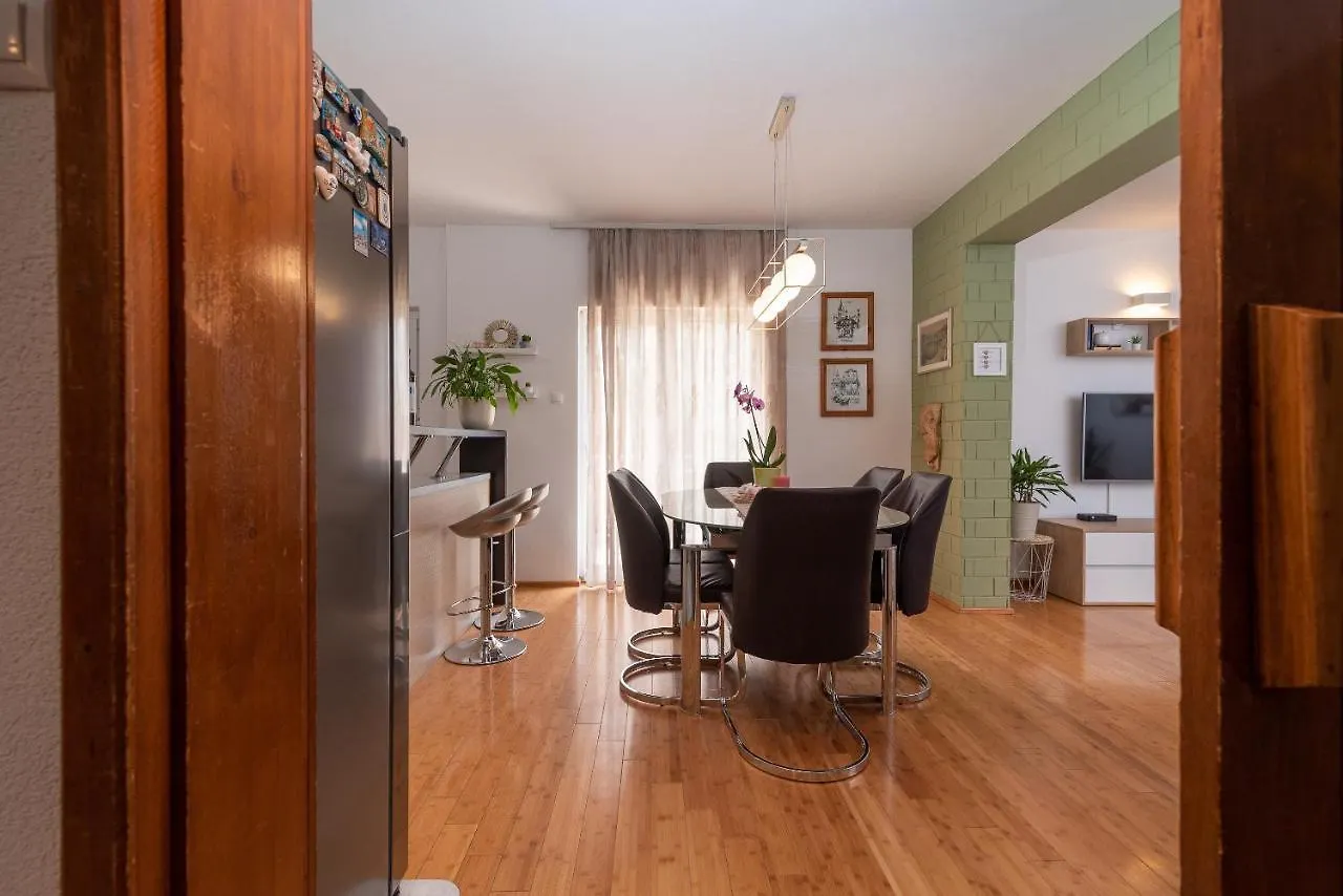 Apartments Fani Trogir