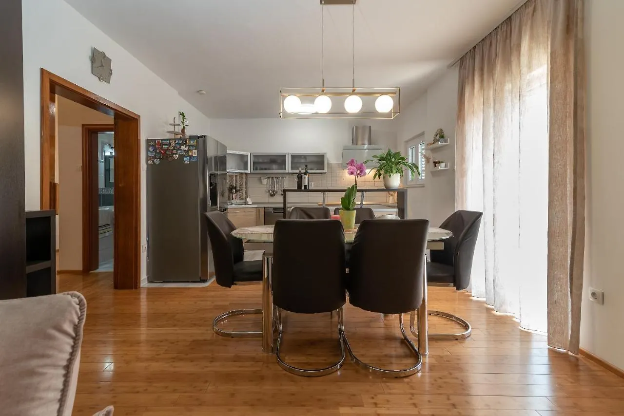 Apartments Fani Trogir