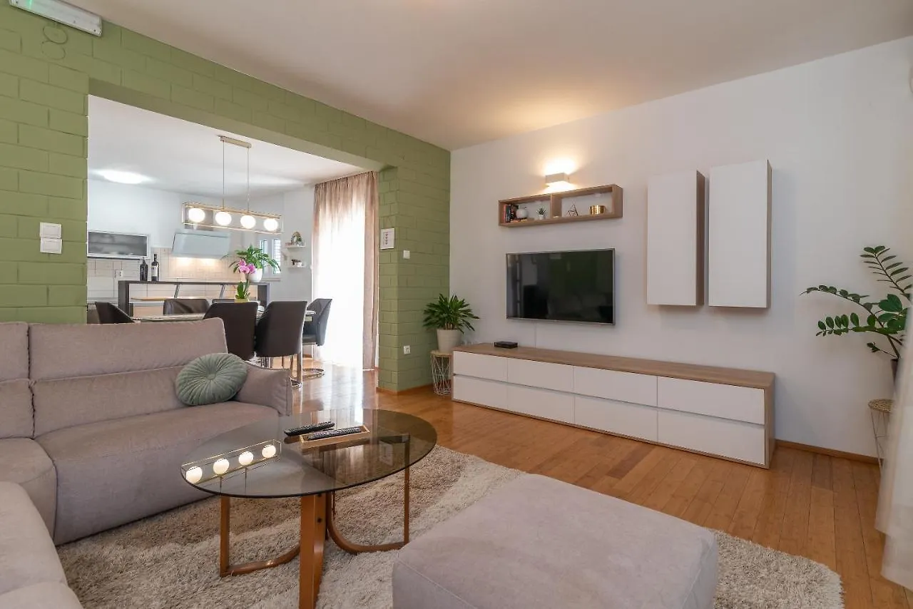 Apartments Fani Trogir
