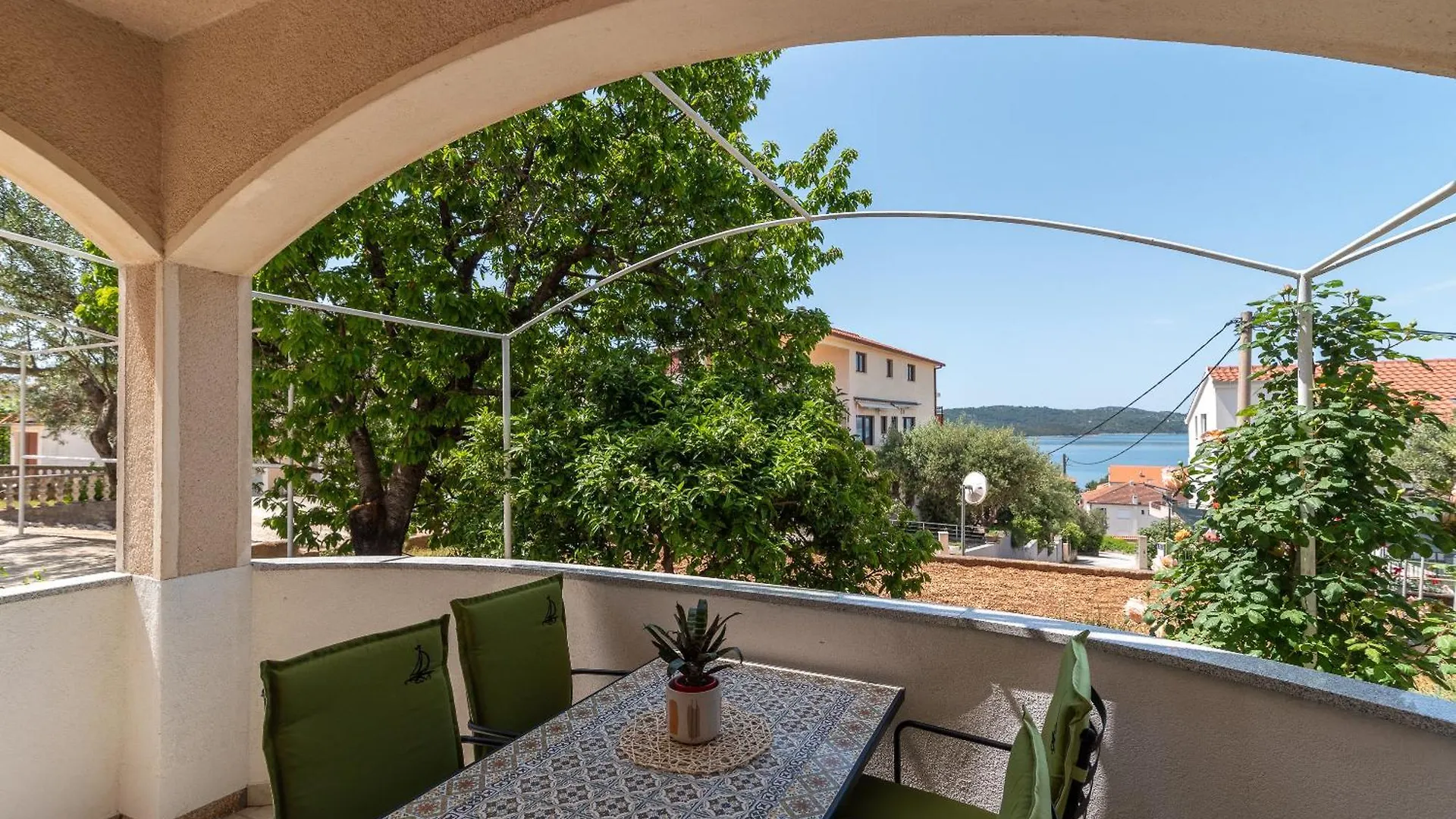 Apartments Fani location
