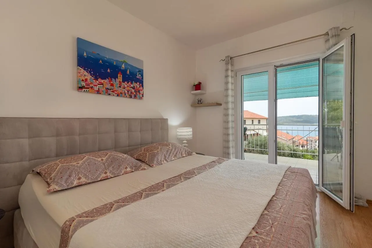 Apartments Fani Trogir